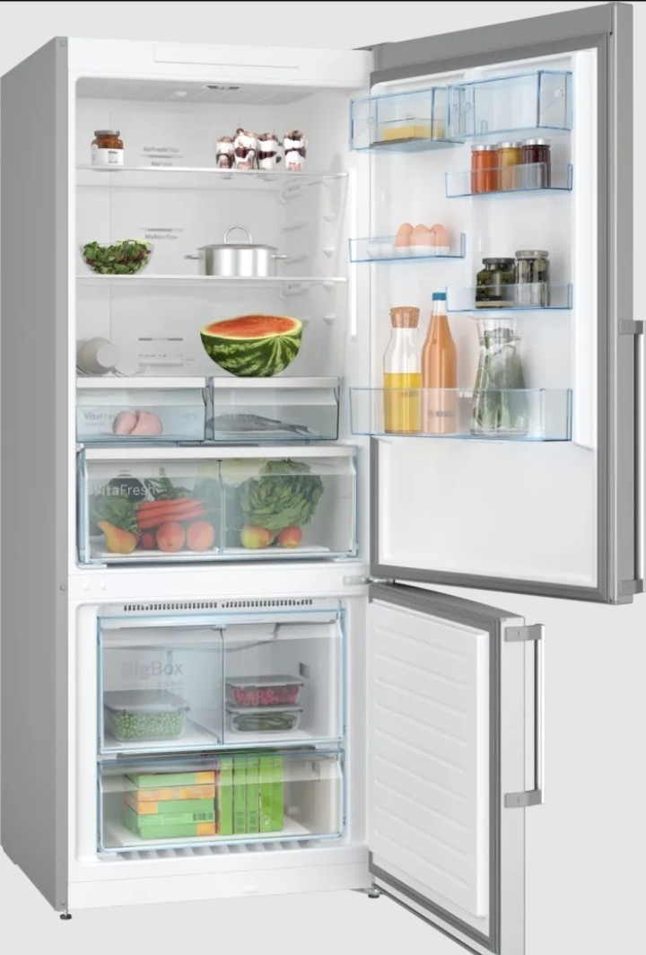 تلاجة بوش كومبي فريزر سفلي 578 لتر اينوكس الجيل السادس  KGN76CI3E8